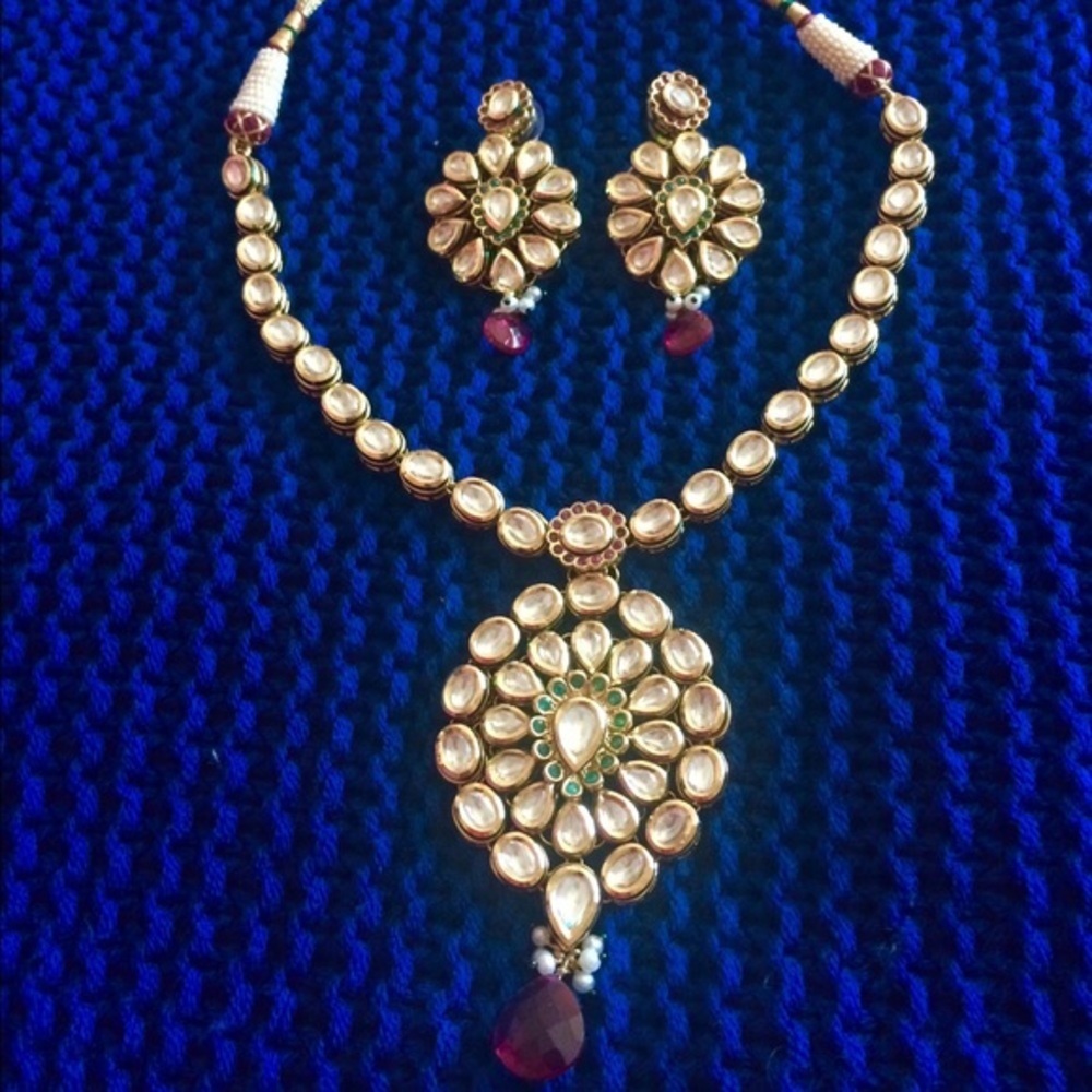 Extremely Royal Kundan gold plated necklace set.